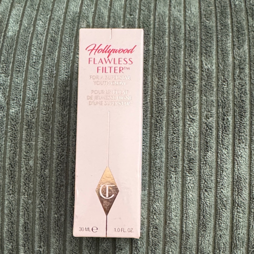 Charlotte Tilbury Hollywood Flawless Filter - Gold and Cream